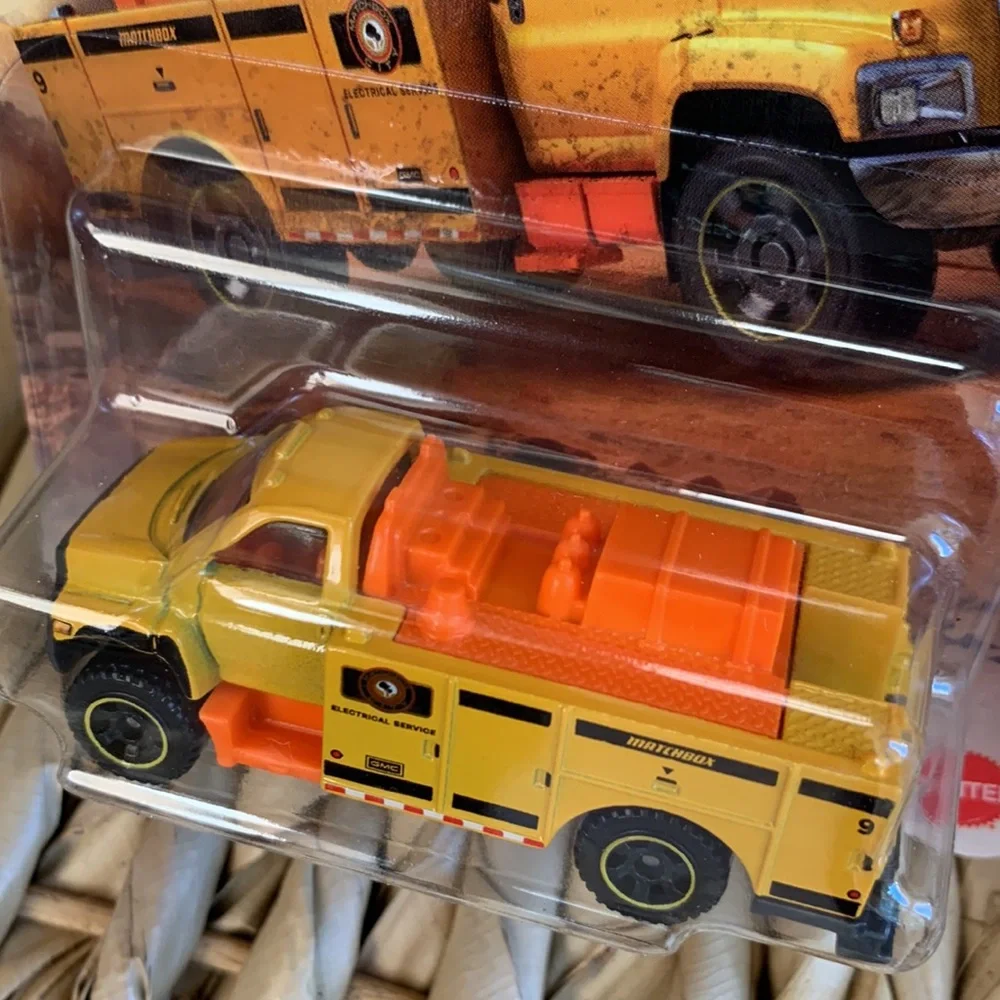 GMC 3500 Electrical Service Utility Yellow Truck GM Matchbox Diecast Car 2025 🆕